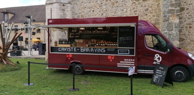 Le 20 Avril - Devant l'eglise de Dourdan